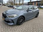 BMW 1-serie 118i High Exec M-Sport FULL OPTIONS. (bj 2020), Gebruikt, Bedrijf, 3 cilinders, 695 kg