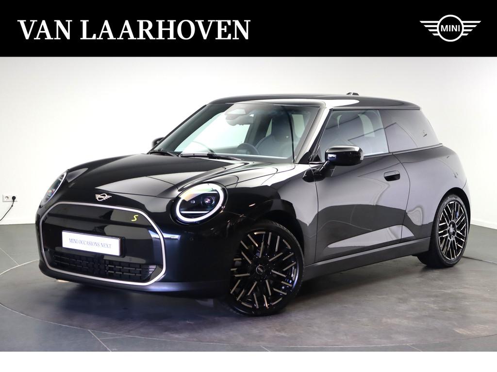 MINI Hatchback Cooper SE / Favoured / Pakket M / 18" Night F, Auto's, Mini, 402 km, Gebruikt, Met garantie (alle), 4 stoelen