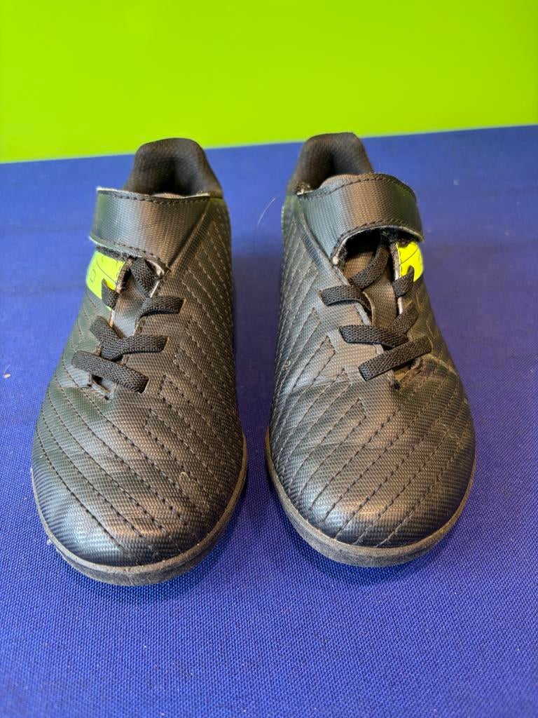 Kipsta Voetbalschoenen Klittenband Maat 28 Zwart/Neon Groen, Sport en Fitness, Voetbal, Gebruikt, Maat XS of kleiner, Schoenen