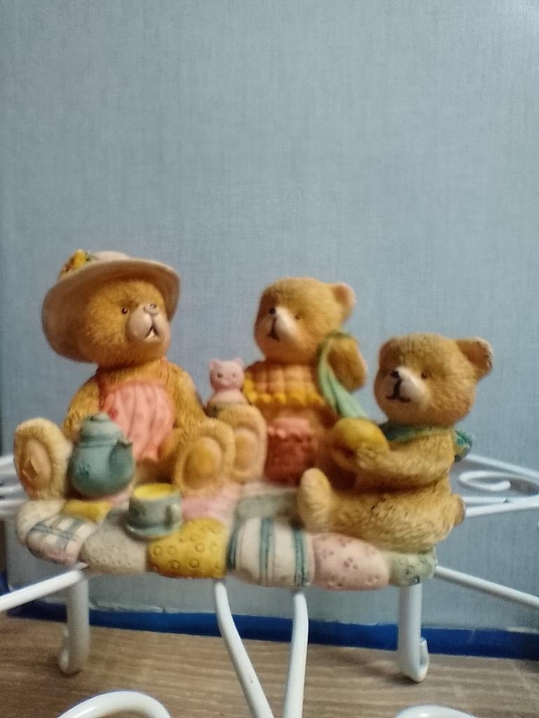 Beeldje van beren aan een picknicken, Ophalen of Verzenden, Zo goed als nieuw, Dier