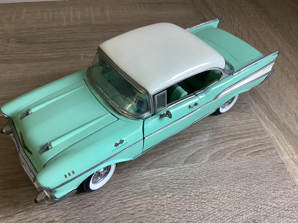 Chevrolet belair 1957, Hobby en Vrije tijd, Modelauto's | 1:18, Ophalen of Verzenden, Zo goed als nieuw, ERTL