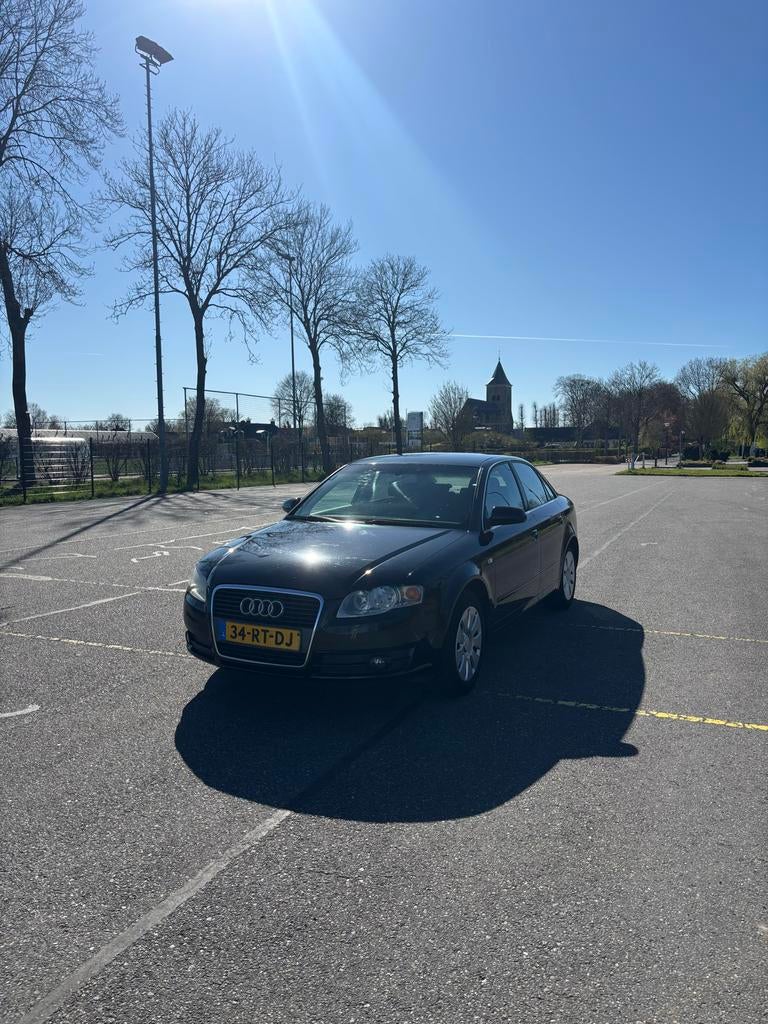Audi A4 2.0 96KW 2005 Zwart, Auto's, Audi, Stof, Zwart, 4 cilinders, A4
