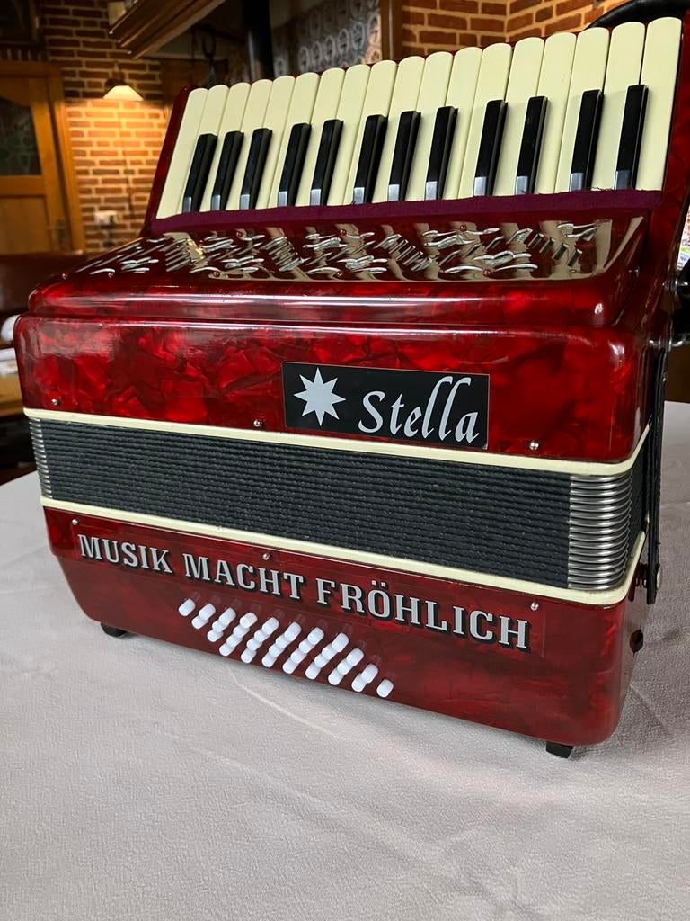 Te koop accordion ,Stella., Muziek en Instrumenten, Accordeons, Ophalen of Verzenden, Zo goed als nieuw, 120-bas, Overige merken
