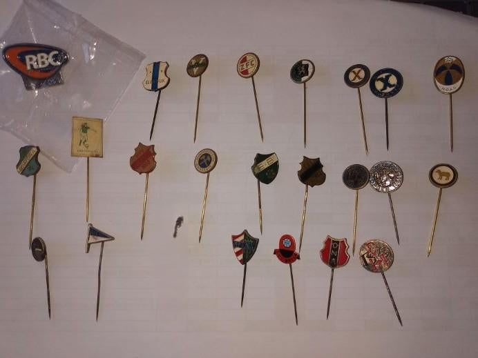 Speldjes van diverse amateur voetbalverenigingen, Ophalen of Verzenden, Zo goed als nieuw, Overige binnenlandse clubs