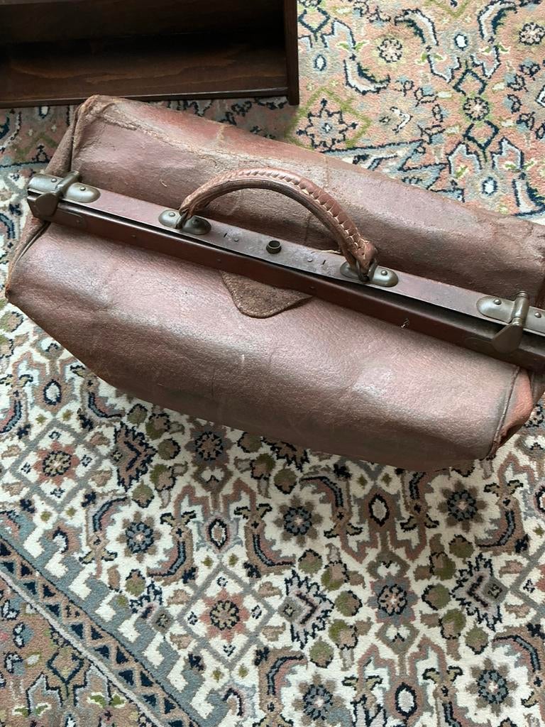 Antieke dokters tas, Ophalen