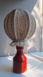 Jaren '70 Retro Lamp met Keramische Voet en Macramé Kap, Ophalen of Verzenden