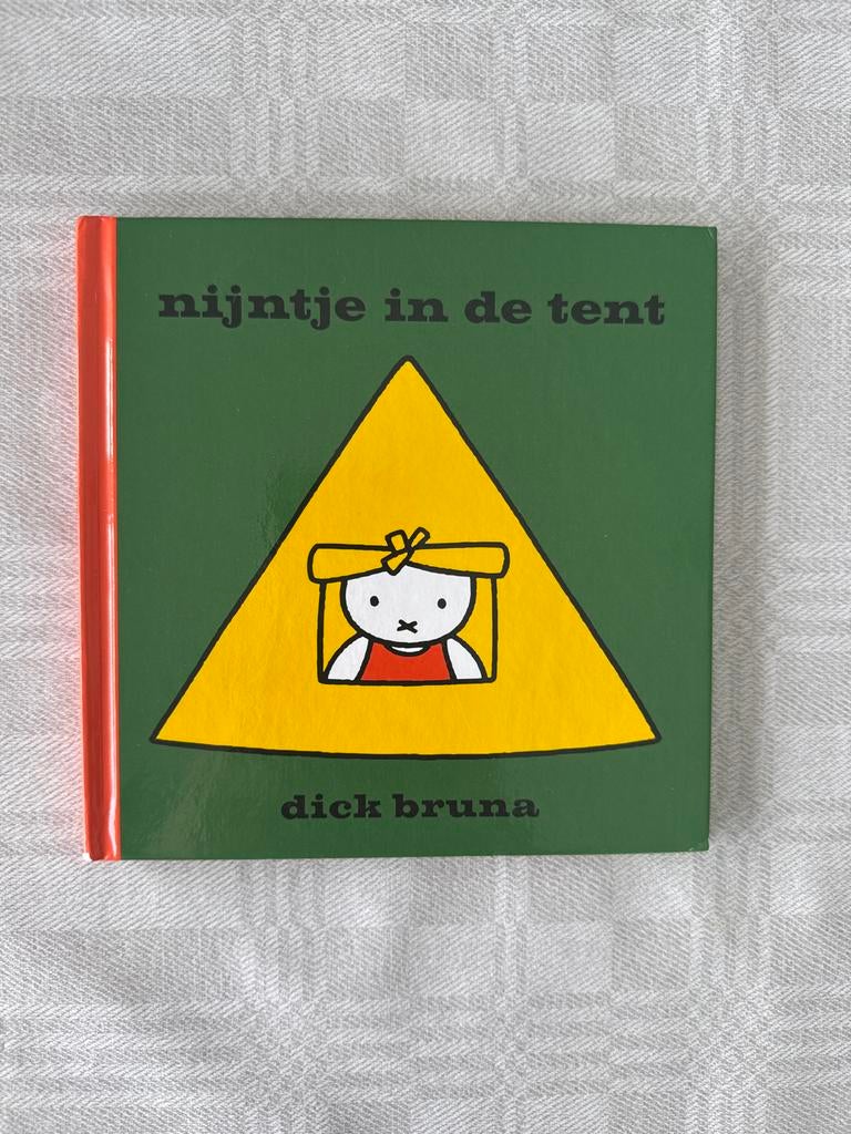 Nijntje in de tent - Dick Bruna, Ophalen of Verzenden, Zo goed als nieuw, 1 tot 2 jaar