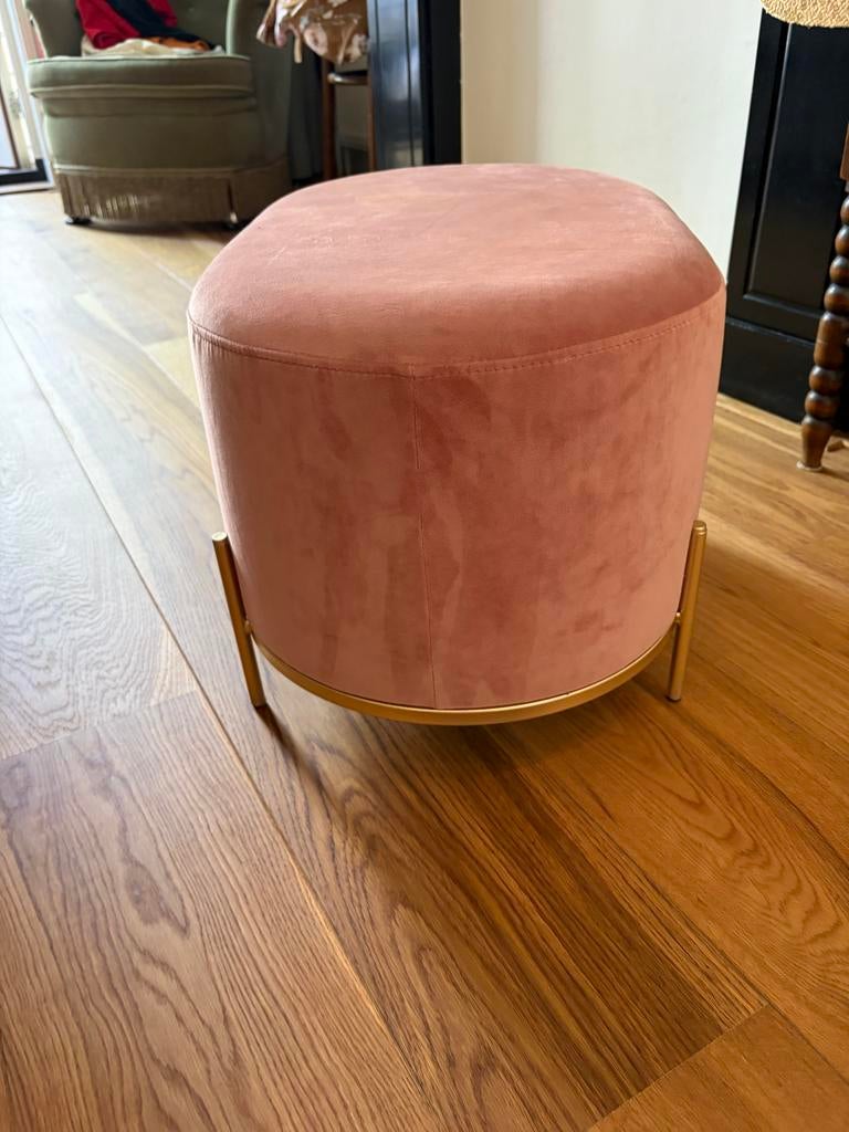 Roze fluwelen poef met messingkleurige poten, Ophalen, Minder dan 50 cm, 50 tot 75 cm, Zo goed als nieuw