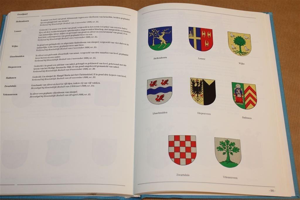 Gemeentewapens in Nederland. 1914-1989., Ophalen of Verzenden, Tweede Wereldoorlog, Zo goed als nieuw, Overige onderwerpen