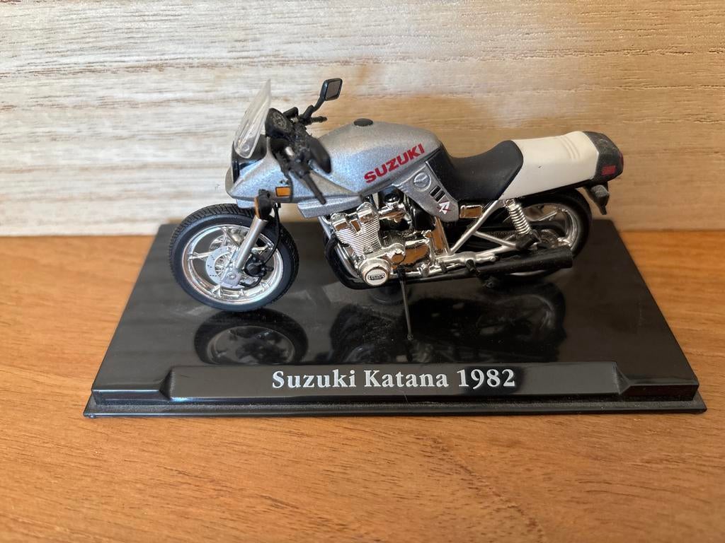 Suzuki Katana 1982 schaalmodel - Zo goed als nieuw, Hobby en Vrije tijd, Modelbouw | Auto's en Voertuigen, Overige merken, 1:50 of kleiner