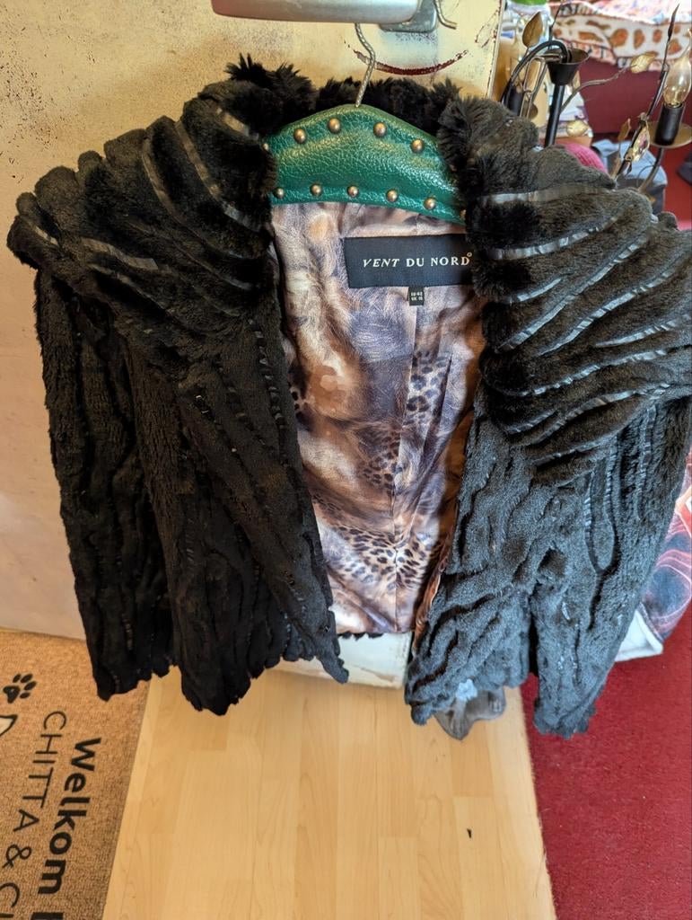 Zwart kort jasje van Vent du Nord, maat 42, Zwart, Maat 42/44 (L), Zo goed als nieuw, Ophalen