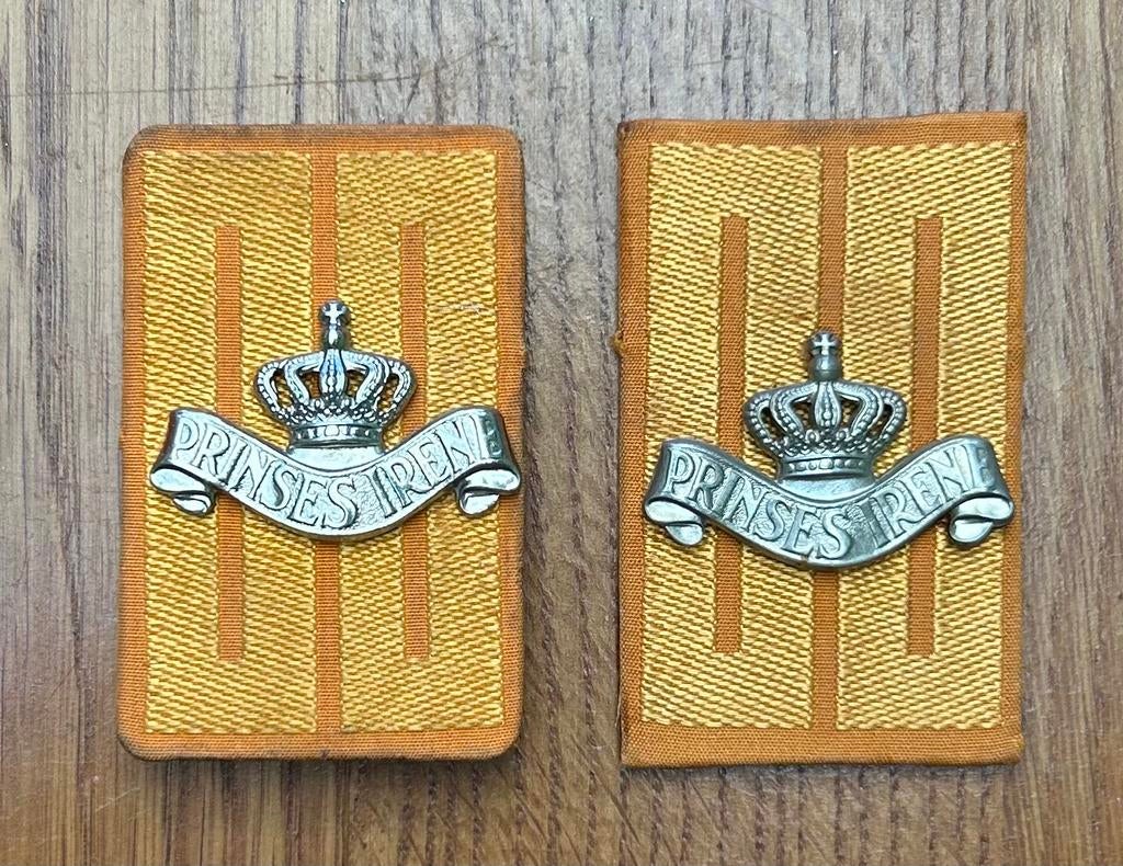 Twee oude kraagpatten voor het DT - GF Prinses Irene, Verzenden, Landmacht, Nederland, Embleem of Badge