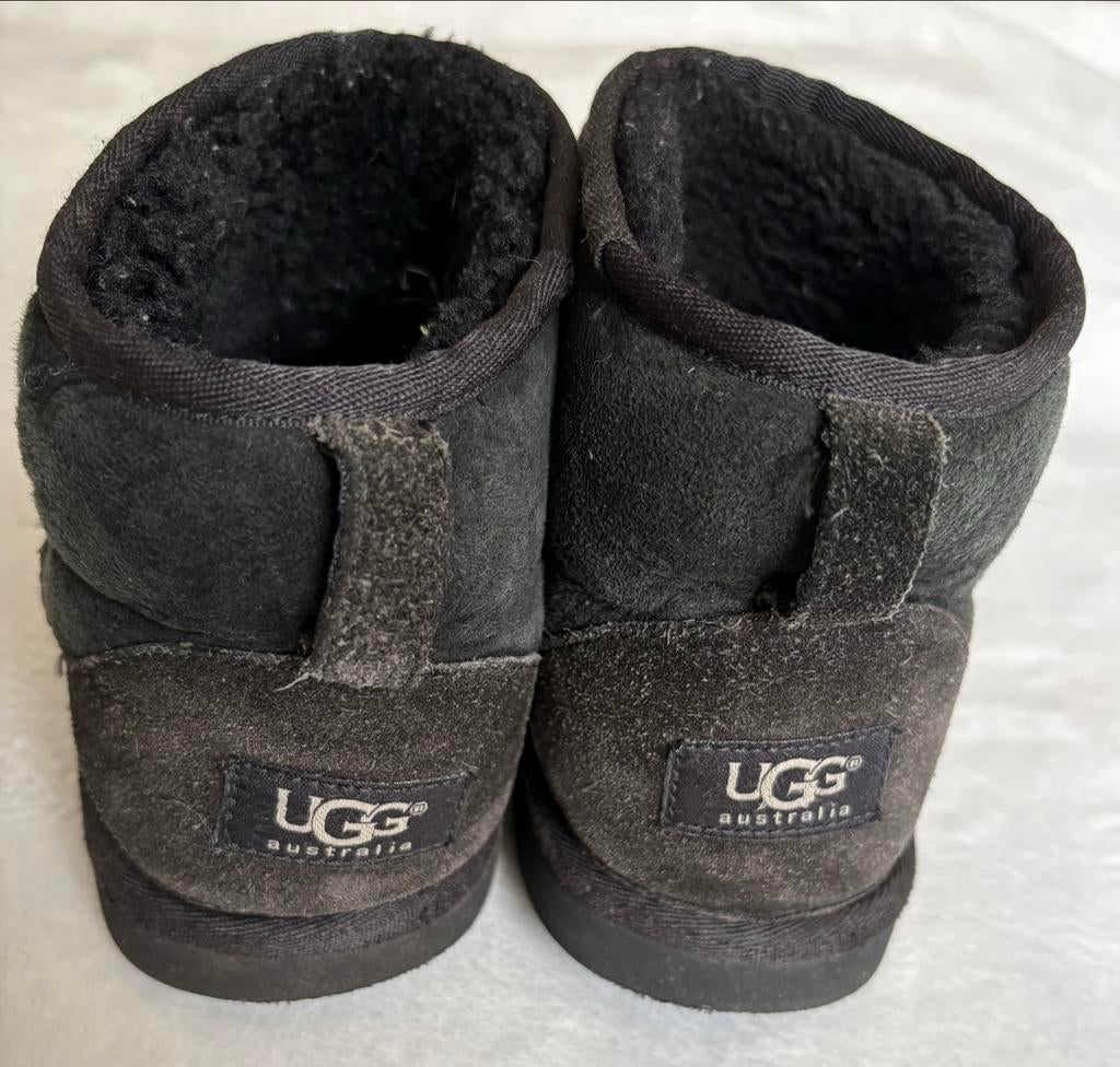 Zwarte UGG Australia laarzen - Maat 35, Kleding | Dames, Schoenen, Ophalen of Verzenden, Gedragen, Zwart, Lage of Enkellaarzen