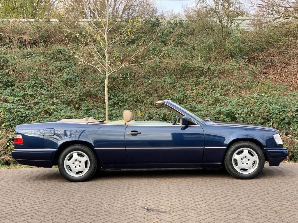 Mercedes-Benz E-klasse Cabrio 220 E220 CABRIOLET W124 FULL O, Auto's, Automaat, Achterwielaandrijving, Leder, Bedrijf