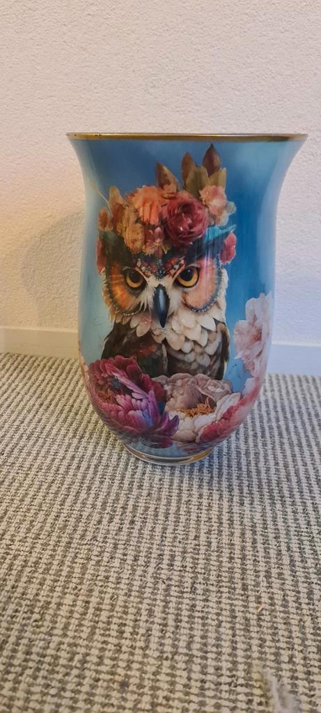 Handgemaakte vaas met uilen - Cloud Blue, Huis en Inrichting, Woonaccessoires | Vazen, Nieuw, Blauw, Minder dan 50 cm, Aardewerk of Porselein
