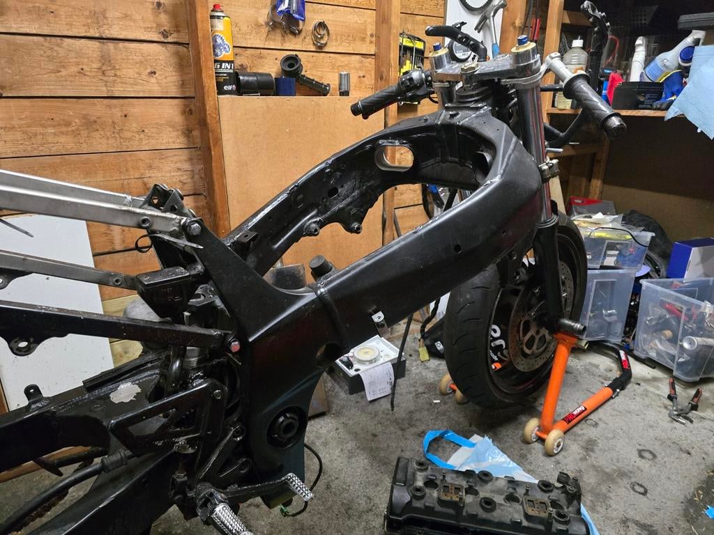 Suzuki gsxr 600 K1 / 2001 frame + toebehoren, Ophalen of Verzenden, Gebruikt