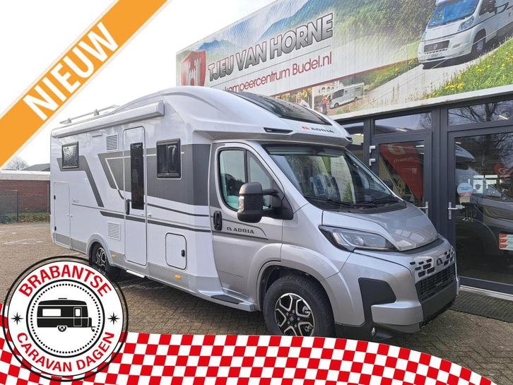 Adria Coral Plus 670 DL, Caravans en Kamperen, Campers, Bedrijf, tot en met 3, Half-integraal, Adria, Fiat, Diesel, Automaat, 7 tot 8 meter