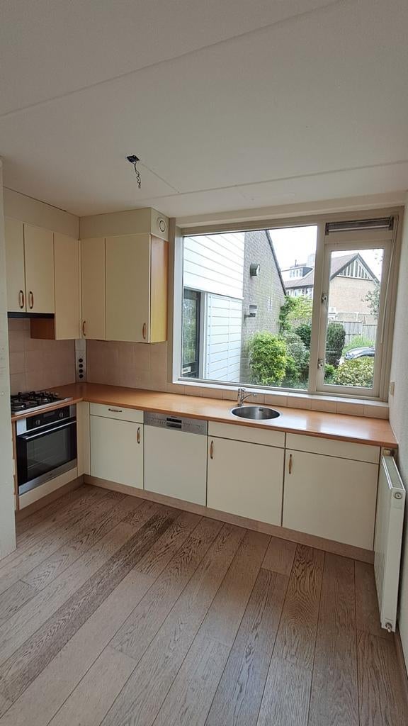 Keuken met vernieuwde koelkast en afzuiging, Huis en Inrichting, Keuken | Complete keukens, Ophalen, Gebruikt