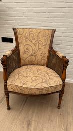 Antieke stoel met rieten zijkanten, Ophalen