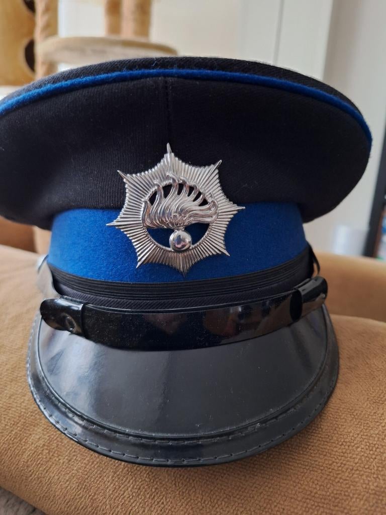 Politiepet rijkspolitie maat 55, Ophalen, Gebruikt