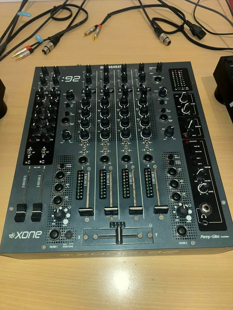 Xone 92 dj mixer, Muziek en Instrumenten, Mengpanelen, Zo goed als nieuw, Minder dan 5 kanalen, Ophalen