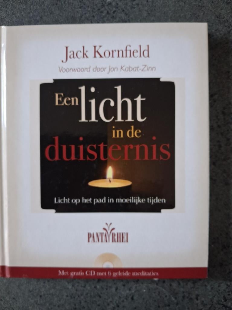 Jack Kornfield - Een licht in de duisternis, Boeken, Meditatie of Yoga, Nieuw, Ophalen of Verzenden, Jack Kornfield