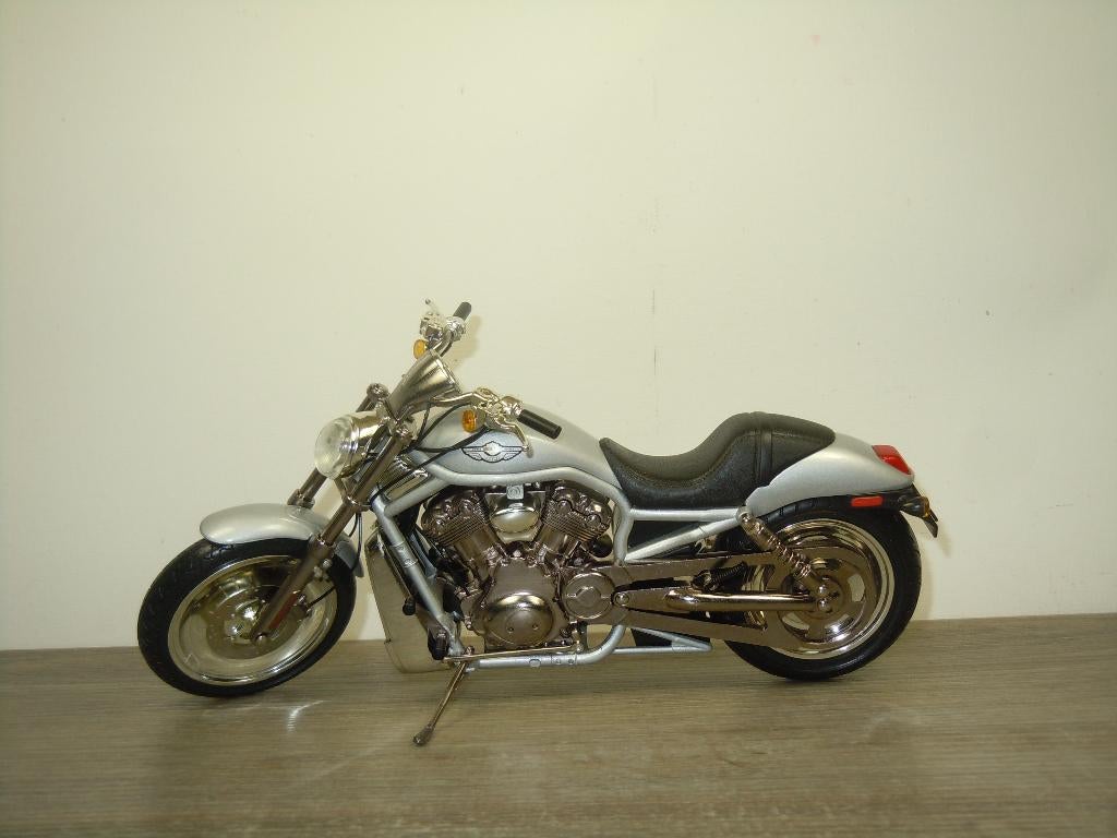 Harley Davidson V-Rod 2003 - Ertl Racing Champions - 1:10, Duitsland, Verzenden, Zo goed als nieuw, 1:9 t/m 1:12