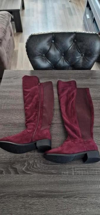 204)Te koop nieuwe bordeaux rode laarsen stevigkuit maat 40, Kleding | Dames, Schoenen, Zo goed als nieuw, Hoge laarzen, Rood