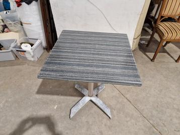 10 stuks Werzalit terrastafel 70x70cm inklapbaar €50 pst beschikbaar voor biedingen