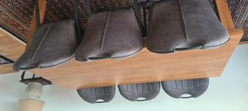 Eettafel met 6 stoelen nieuwstaat  beschikbaar voor biedingen
