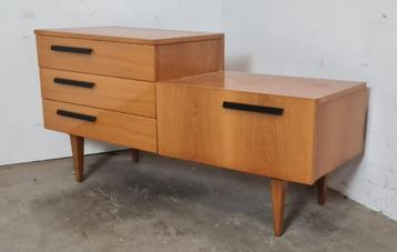 Vintage ladenkastje beschikbaar voor biedingen