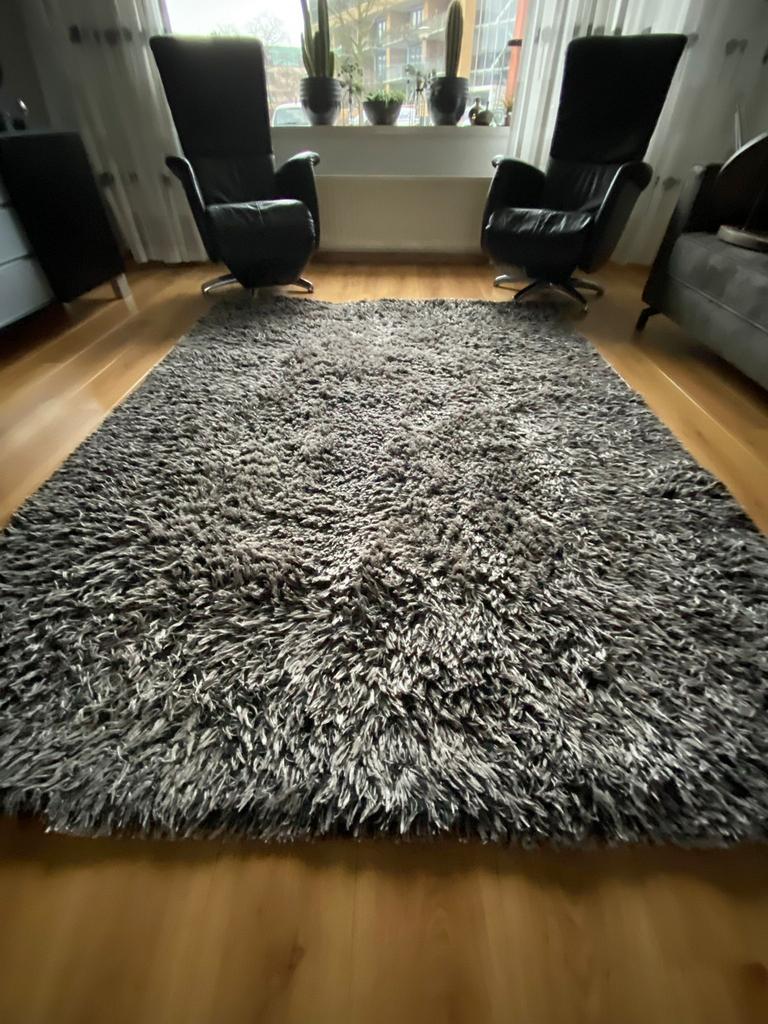 Mooi hoog polig tapijt / vloerkleed zwart/grijs, Ophalen, 150 tot 200 cm, 200 cm of meer, Zo goed als nieuw