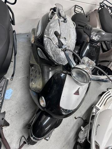 Gratis scooter! Rijdt! beschikbaar voor biedingen