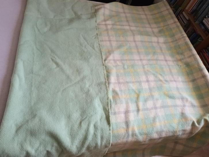 zeer grote wollen geblokte deken mint groen 250-202cm, Huis en Inrichting, Slaapkamer | Beddengoed, Zo goed als nieuw, Deken of Dekbed