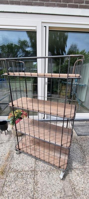 be pure trolley kast hoog beschikbaar voor biedingen