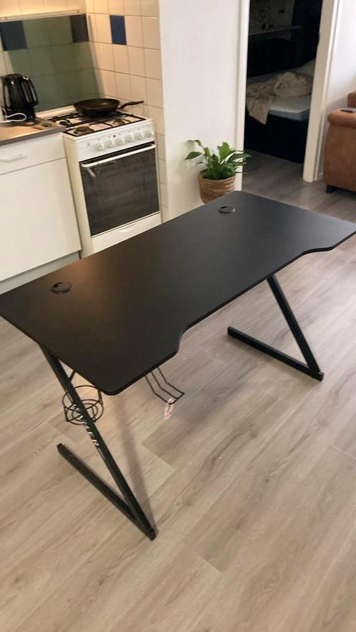 2x Gaming tafel, nieuwstaat – €50 p.st. of samen €80, Huis en Inrichting, Bureaus, Zo goed als nieuw, Ophalen