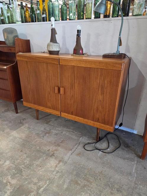 Vintage Midcentury Deens Kastje dressoir, Huis en Inrichting, Kasten | Dressoirs, Zo goed als nieuw, 100 tot 150 cm, 25 tot 50 cm