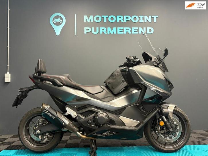 Honda Forza 750 DCT 2025 – Akrapovic, 3.709 km, Motoren, Motoren | Honda, Bedrijf, Scooter, meer dan 35 kW, ABS, Handvatverwarming
