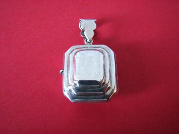 Mooi Zilveren Art Deco Medaillon beschikbaar voor biedingen