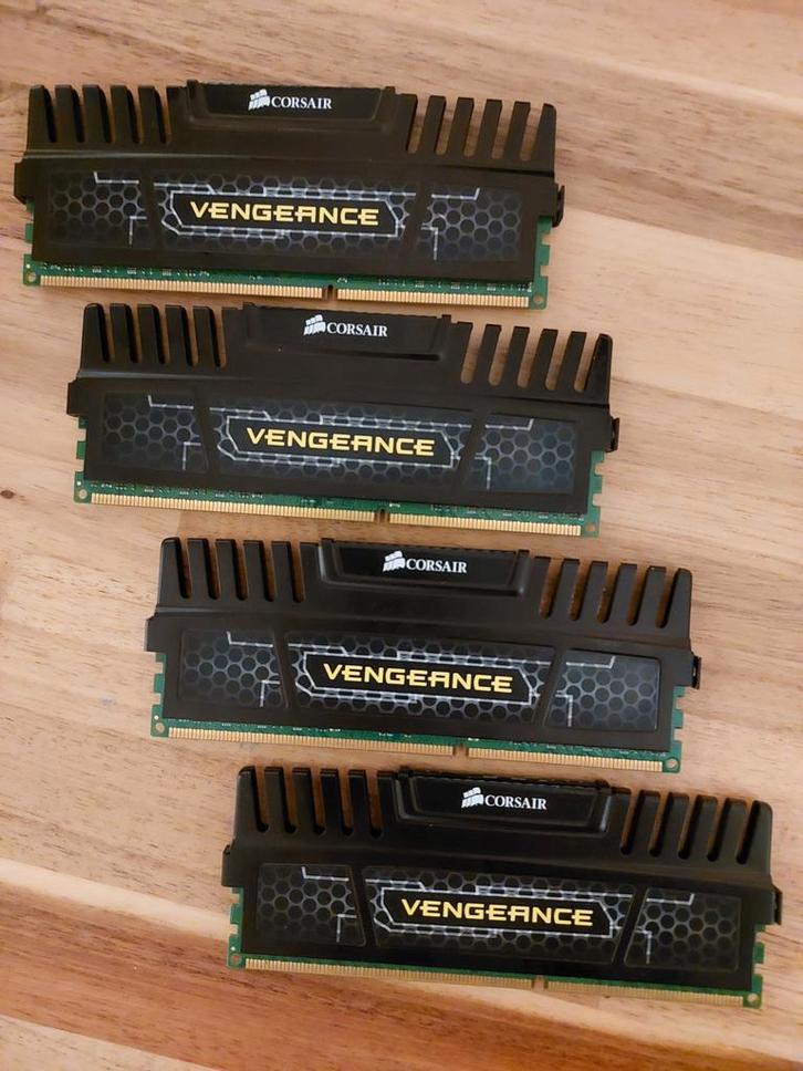 Corsair Vengeance 32GB (4x8GB) DDR3 1600MHz Kit, Computers en Software, RAM geheugen, Zo goed als nieuw, Desktop, 32 GB, DDR3
