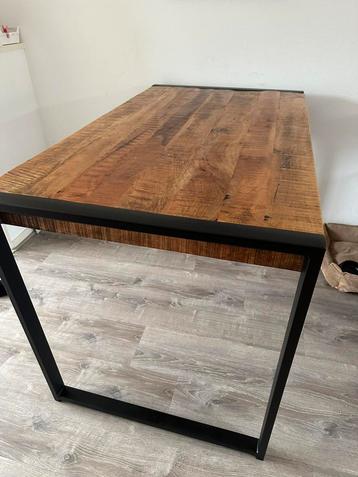 Mango houten bar tafel. 140x 80 x 90 hoog beschikbaar voor biedingen