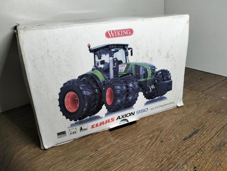Te koop Wiking Claas Axion 950 Dubbellucht., Hobby en Vrije tijd, Modelauto's | 1:32, Zo goed als nieuw, Tractor of Landbouw, Overige merken