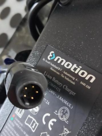 Batavus sparta lader oplader 5 pins 4 stuks beschikbaar voor biedingen