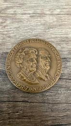 Huwelijkspenning Juliana en Bernhard, Postzegels en Munten, Penningen en Medailles, Verzenden, Brons, Nederland