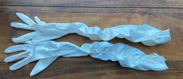 Trouwhandschoenen 50 cm lang, warmwit/parelmoer beschikbaar voor biedingen
