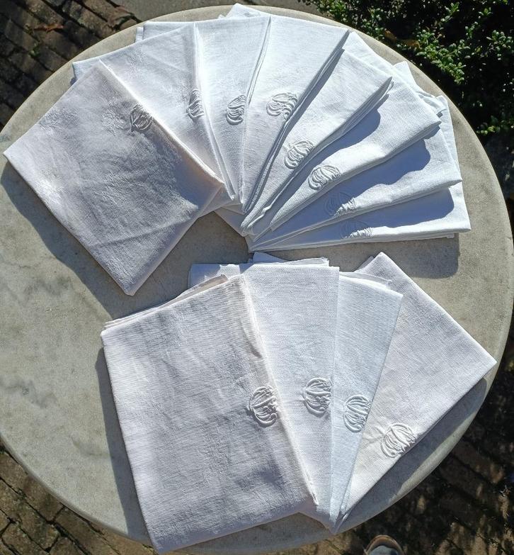 12 Vintage damast servetten met monogram ca 67 x 56 cm (LA7), Huis en Inrichting, Tafelkleden, Gebruikt, Rechthoek, Ophalen of Verzenden