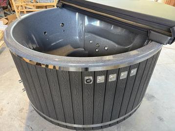 Populaire Hot Tub met Geïntegreerde Kachel – 5 Personen beschikbaar voor biedingen