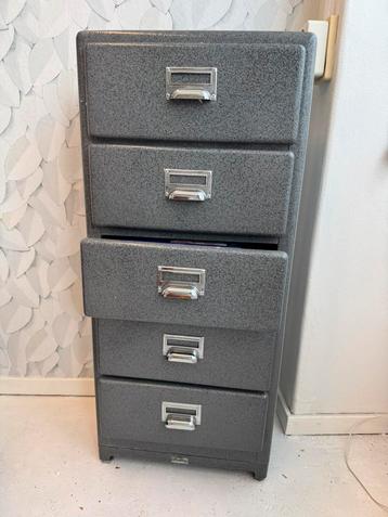Ladenkast retro beschikbaar voor biedingen