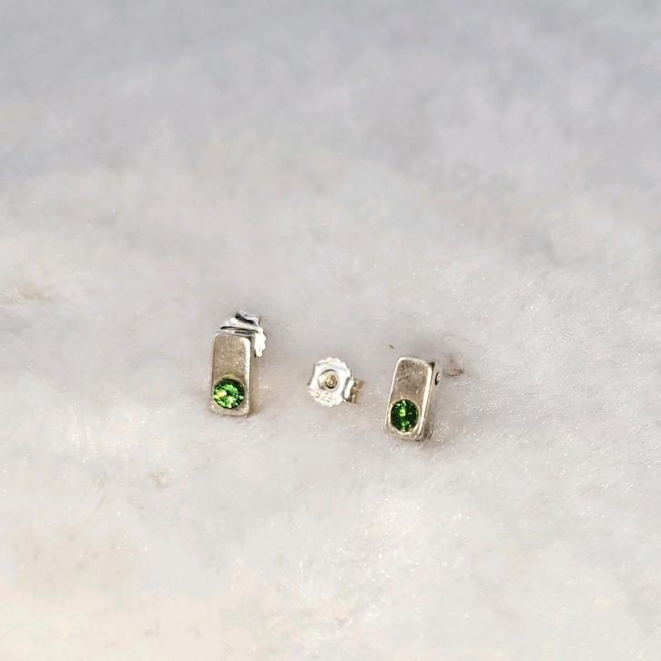 Zilveren Oorbellen met Groen Zircon, Sieraden, Tassen en Uiterlijk, Oorbellen, Gebruikt, Knopjes of Stekers, Zilver, Groen, Met edelsteen