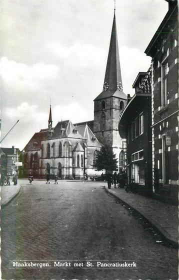 (304-256-009) Haaksbergen Markt met St Pancratiuskerk beschikbaar voor biedingen